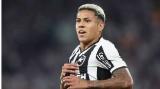 O Botafogo está enfrentando o Barcelona de Guayaquil em busca de uma vaga na fase de grupos da Libertadores