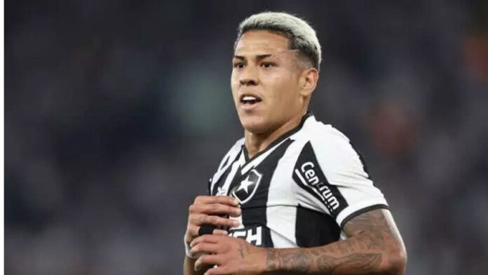 O Botafogo está enfrentando o Barcelona de Guayaquil em busca de uma vaga na fase de grupos da Libertadores