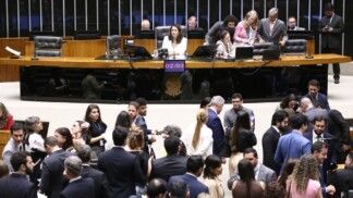 Votação na Cãmara de proposta que aumenta pena para agressores de mulheres