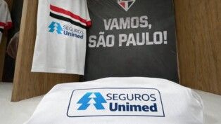 Símbolo da Unimed azul na camisa do São Paulo