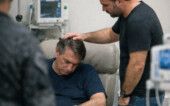 Foto de Bolsonaro internado divulgada por seu filho Carlos