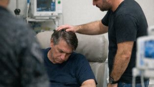 Foto de Bolsonaro internado divulgada por seu filho Carlos