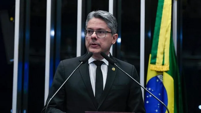 Alessandro Vieira também é Senador