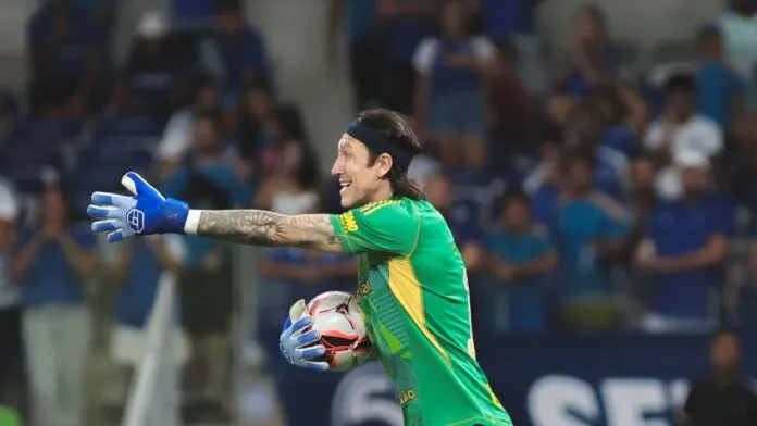 Cássio sofre estiramento no joelho direito e desfalca Cruzeiro na final do Mineiro