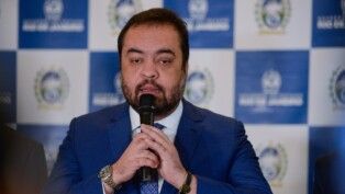 O governador do Rio de Janeiro, Cláudio Castro durante evento de assinatura de acordo para criação do Comitê de Inteligência e Recuperação de Ativos (CIFRA) e entrega de novas viaturas à Polícia Militar, no Palácio Guanabara, na zona sul da capital fluminense