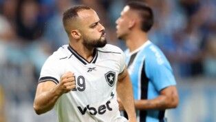 Corinthians busca contratação de Arthur Cabral, mas as conversas com o Botafogo ainda são iniciais