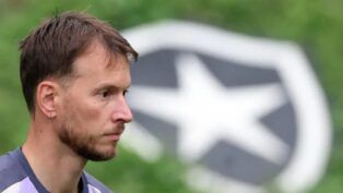 O Corinthians busca um goleiro reserva e vê em Neto, do Botafogo, uma opção