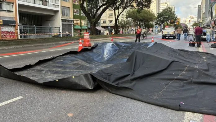 Explosão abre cratera na Rua da Consolação, uma das principais de SP