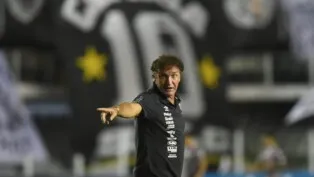 O técnico Cuca no Santos