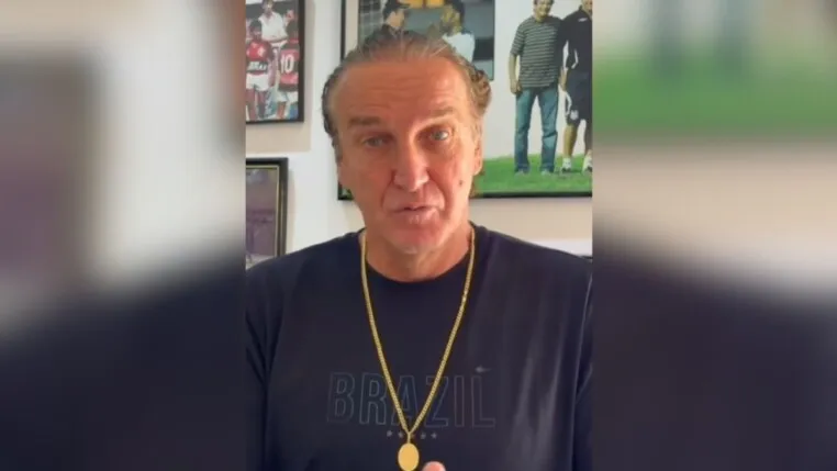 Cuca grava vídeo para a torcida do Santos