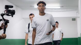 O estafe de Robinho Jr vive em pé de guerra com o Santos