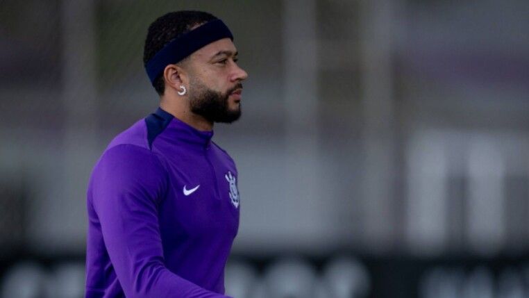 Memphis Depay sofreu um estiramento do músculo anterior da coxa direita