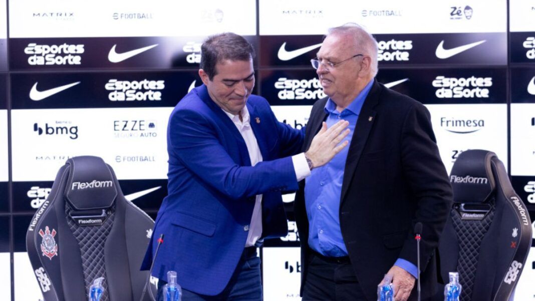 Mesmo com o fim da janela de transferências, o Corinthians não tem pressa para registrar Jesse Lingard