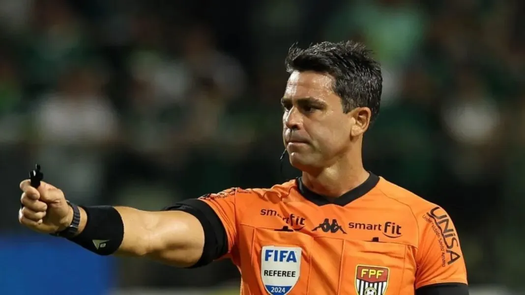 árbitro /flávio Rodrigues de Souza durante partida do Palmeiras