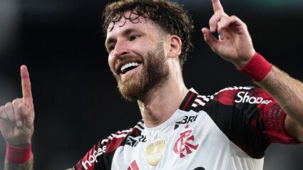 Léo Pereira comemora gol pelo Flamengo contra o Botafogo