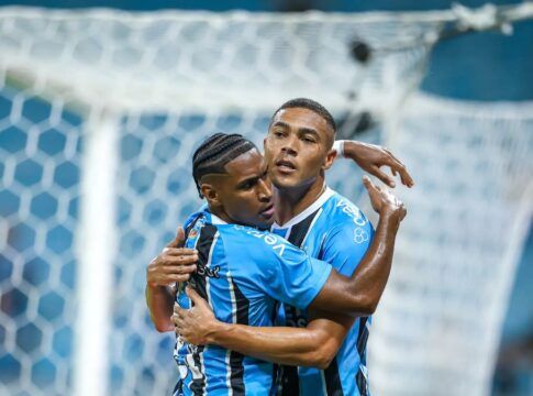 Grêmio vence o Internacional por 3 a 0 no primeiro jogo da final do Gauchão