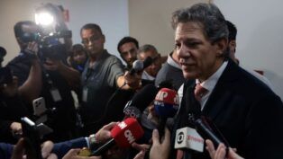 Haddad concede entrevistas para vários jornalistas