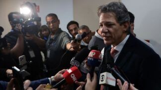 Haddad concede entrevistas para vários jornalistas