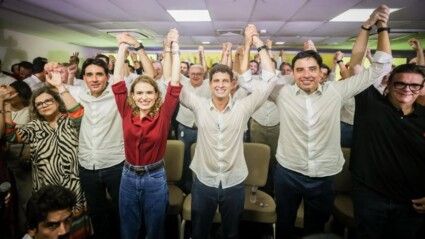 João Campos, Marilia Arraes e aliados no lançamento de sua pré-candidatura