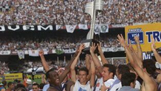 Em 2002, o Santos conquistou o Brasileiro