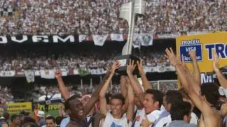 Em 2002, o Santos conquistou o Brasileiro