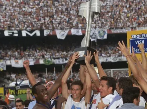 Em 2002, o Santos conquistou o Brasileiro