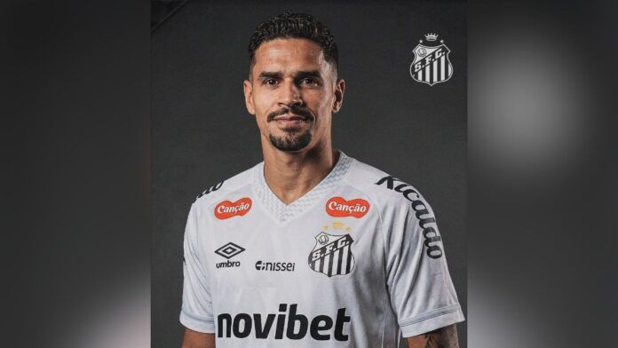 Santos anuncia a contratação do zagueiro Lucas Veríssimo