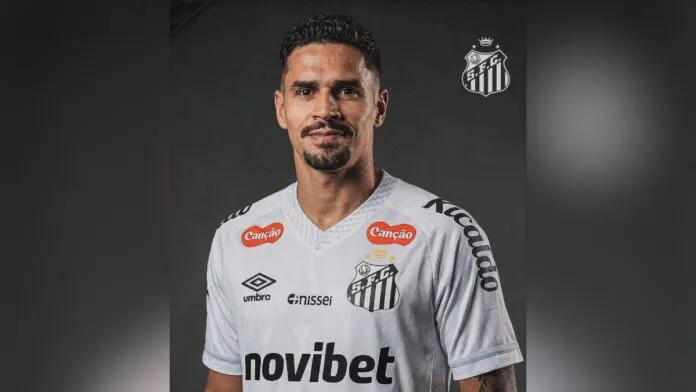 Santos anuncia a contratação do zagueiro Lucas Veríssimo