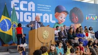 O presidente da República, Luiz Inácio Lula da Silva, durante cerimônia de assinatura de decretos de proteção de crianças e adolescentes em ambientes digitais (ECA Digital), no Palácio do Planalto