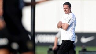 O técnico Vanderlei Luxemburgo em treino do Corinthians no CT Joaquim Grava