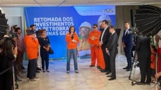 Magda Chambiard fala durante agenda de Lula em Minas Gerais