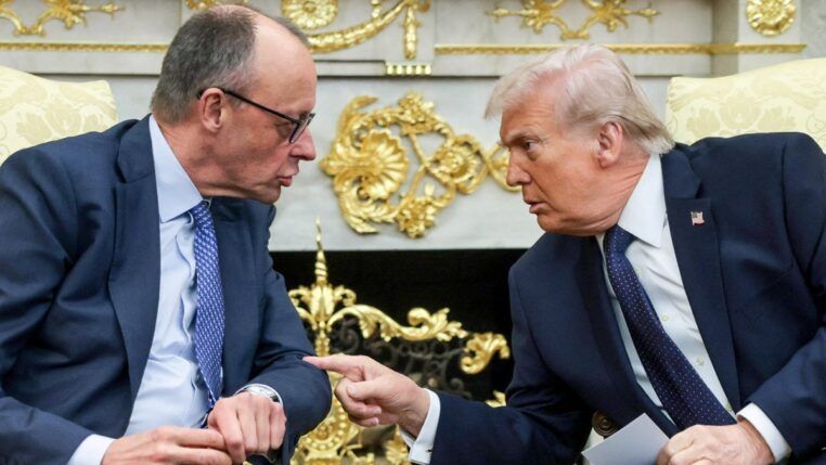 O presidente dos Estados Unidos, Donald Trump, e o chanceler da Alemanha, Friedrich Merz, reúnem-se no Salão Oval da Casa Branca