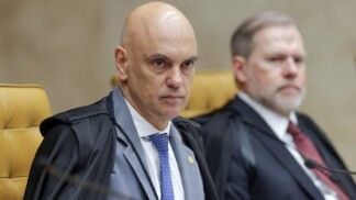 Ministros Alexandre de Moraes e Dias Toffoli na sessão plenária do STF