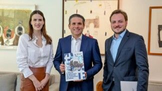 Hugo Motta recebe o estudo "O Desafio da regulação do trabalho por aplicativos no Brasil"