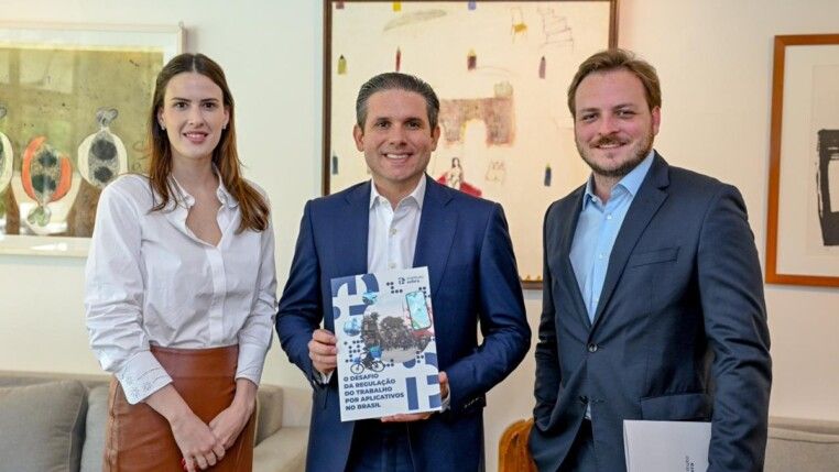 Hugo Motta recebe o estudo "O Desafio da regulação do trabalho por aplicativos no Brasil"