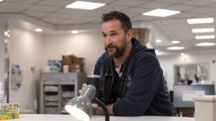 Noah Wyle vence prêmio de Melhor Ator em Drama e consagra elenco de The Pitt no The Actor Awards