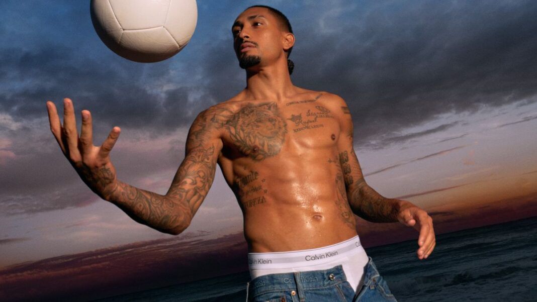 Raphinha é o garoto-propaganda da nova campanha da Calvin Klein