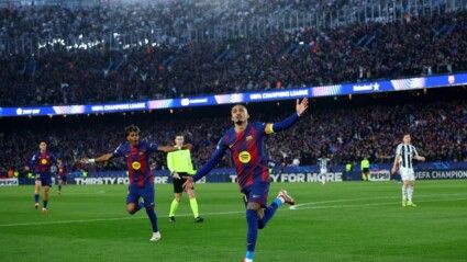 Raphinha participou de quatro gols e liderou o Barcelona na vitória por 7 a 2 sobre o Newcastle