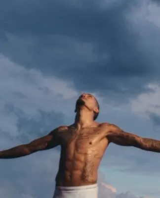 Raphinha em campanha para a Calvin Klein