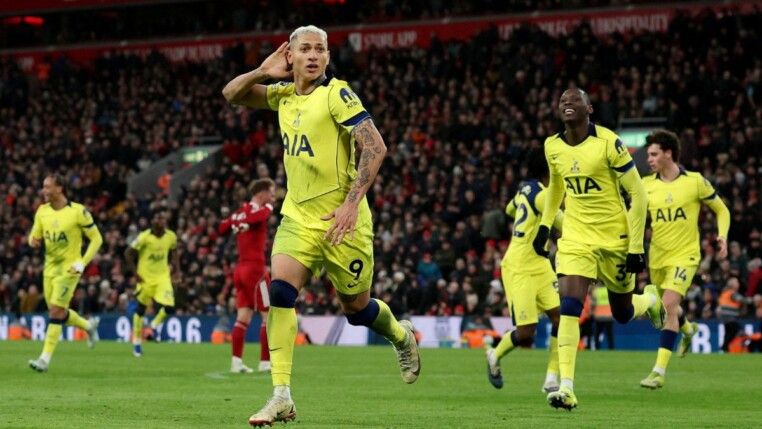 Richarlison marcou o gol do empate do Tottenham contra o Liverpool