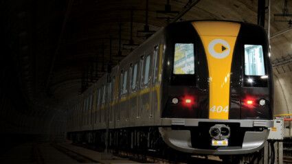 Trem da linha 4-amarela do metrô