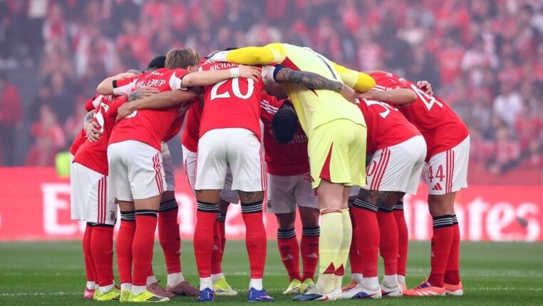 Benfica sofreu punição após torcedores cometerem racismo contra o atacante Vini Jr