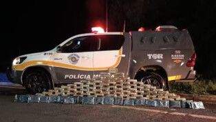 PRF apreende 141 kg de cocaína e "dry" em fundo falso de caminhão em rodovia de SP