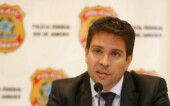 Alexandre Ramagem fala ao microfone