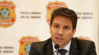 Alexandre Ramagem fala ao microfone