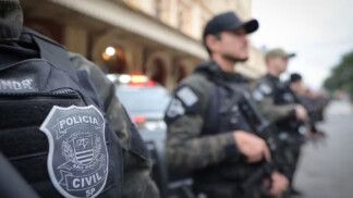 Policiais civis de São Paulo perfilados e uniformizados