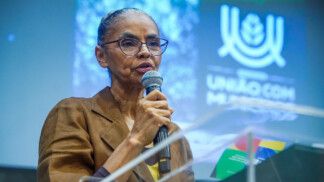 A ministra Marina Silva apresenta os resultados do programa União com Municípios (UcM). A iniciativa fortalece a cooperação federativa e valoriza o protagonismo dos gestores locais no enfrentamento ao desmatamento, aos incêndios e à degradação florestal.