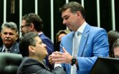 Alcolumbre e Flavio Bolsonaro (Foto: Geraldo Magela/Agência Senado)