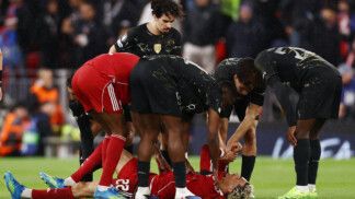 Soccer Football - UEFA Champions League - Quarter Final - Second Leg - Liverpool v Paris St Germain - Anfield, Liverpool, Britain - April 14, 2026 Liverpool's Hugo Ekitike reacts after sustaining an injury Action Images via Reuters/Lee Smith