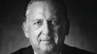 Galvão em uma foto preto e branco.